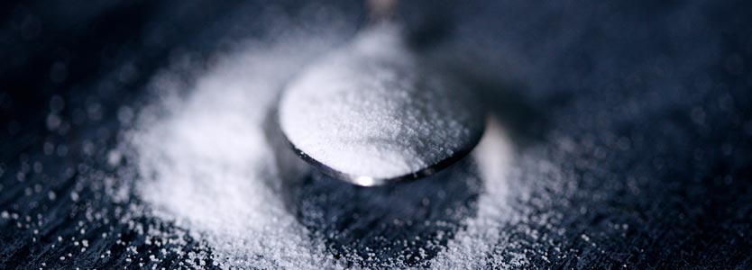 Löffel mit Zucker: Schlafstörungen stören auch den Insulinhaushalt